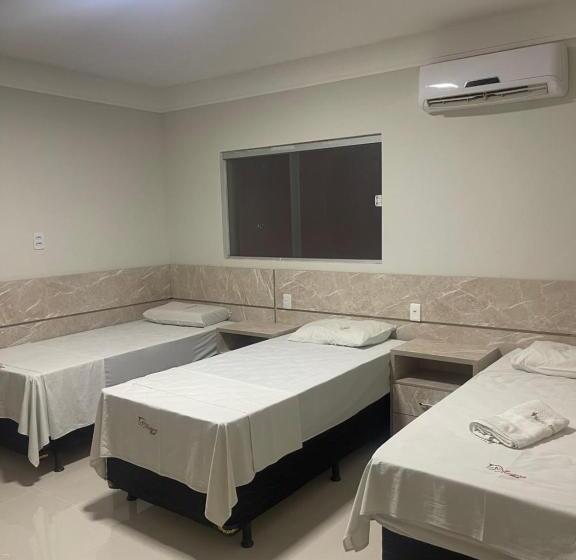 豪华三人间, Mustang