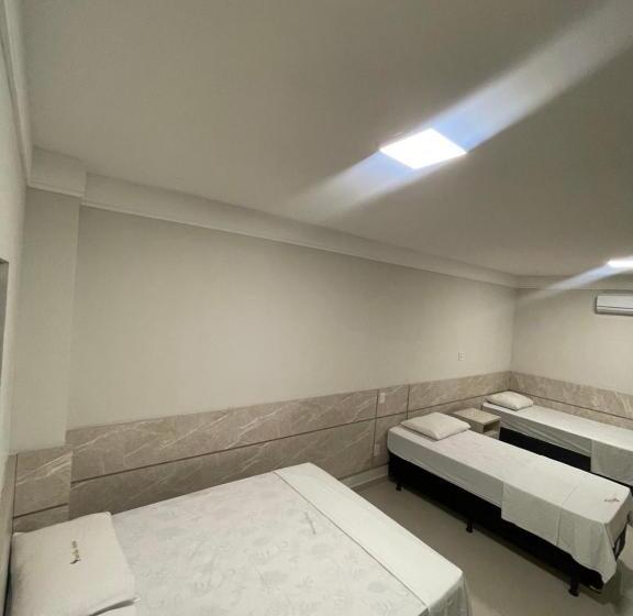 四人豪华间, Mustang