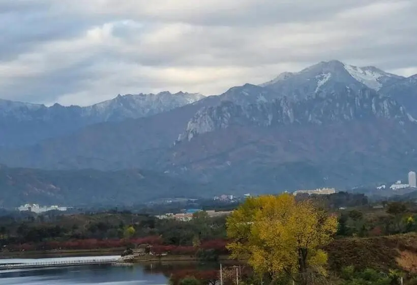 اتاق استاندارد با چشم‌انداز دریاچه, Lakestone&hotel Sokcho