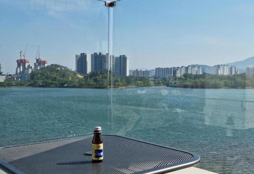 Номер Стандарт Вид на Озеро, Lakestone&hotel Sokcho