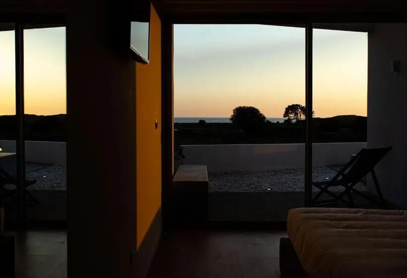 オーシャンビューデラックスルームバルコニー付き, Marinhas Bed & Breakfast