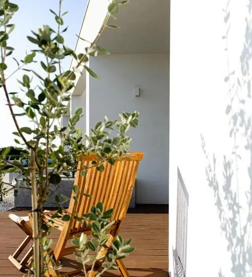 ルームシェアのワンベッド, Marinhas Bed & Breakfast