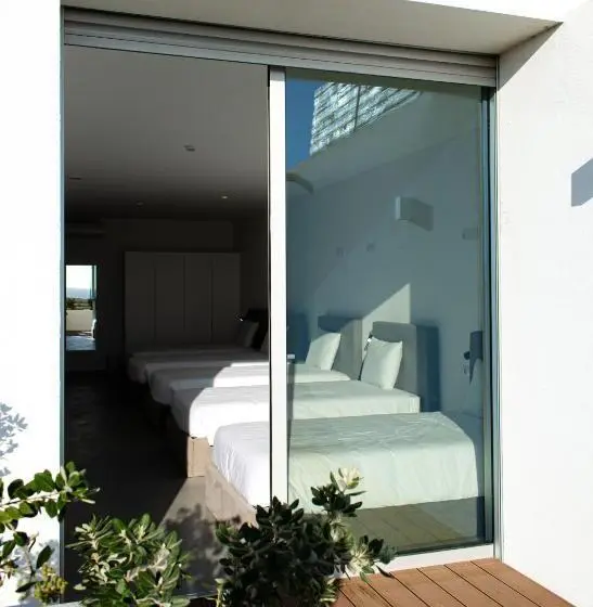ルームシェアのワンベッド, Marinhas Bed & Breakfast