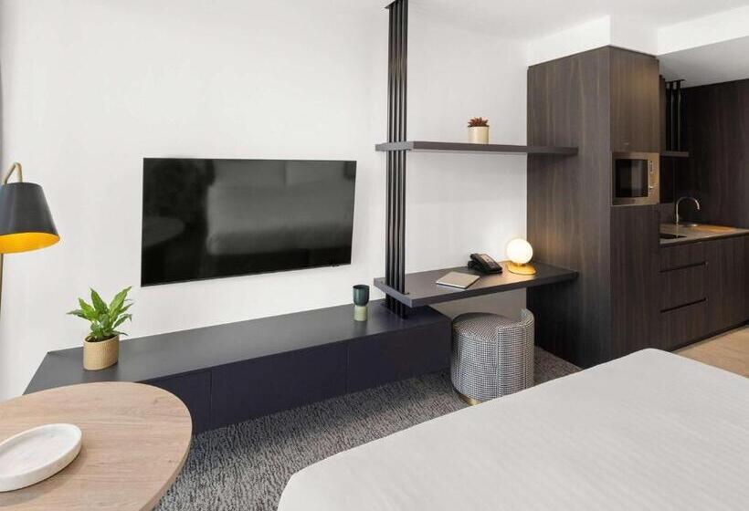 סטודיו דלוקס, The Sebel Canberra Campbell