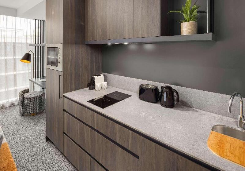 חדר סופריור עם מיטת קינג, The Sebel Canberra Campbell