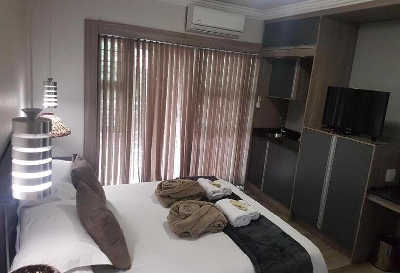 豪华房间, Cornerstone Guest Lodge