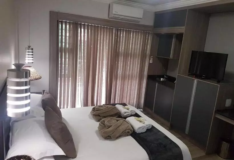 اتاق لوکس, Cornerstone Guest Lodge