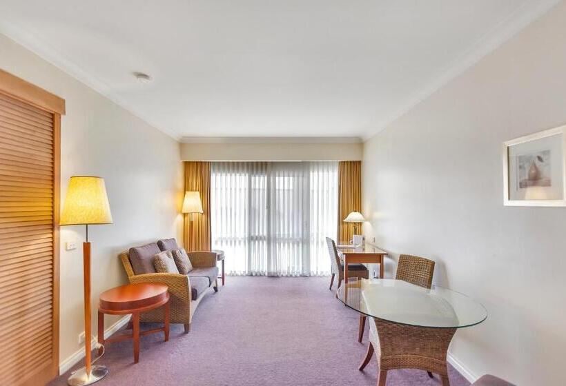 Апартаменты Deluxe 1 Спальня, Century Inn