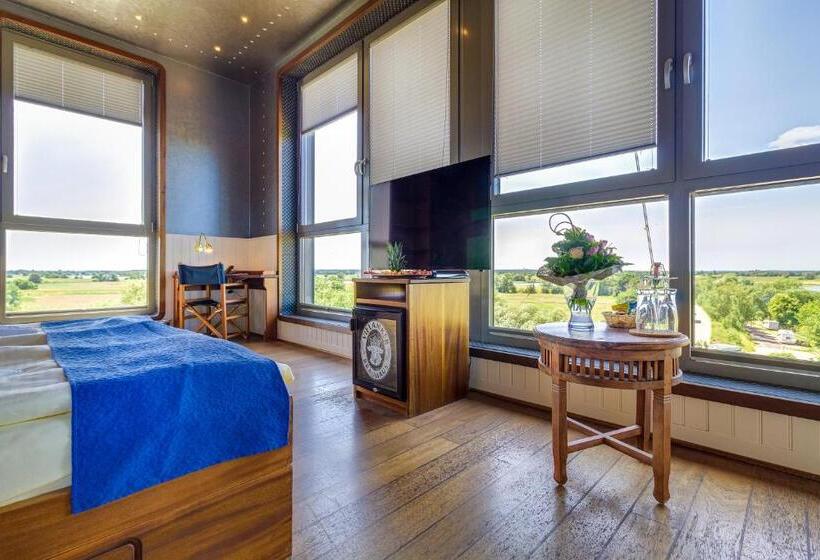 جناح جونيور, Dömitzer Hafen