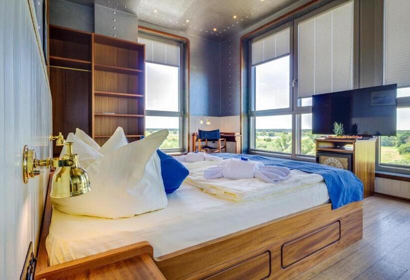 جناح جونيور, Dömitzer Hafen