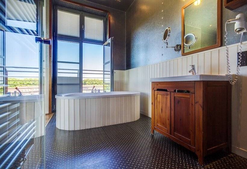 جناح جونيور, Dömitzer Hafen