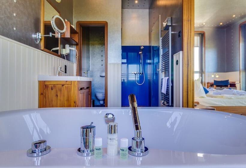 جناح جونيور, Dömitzer Hafen