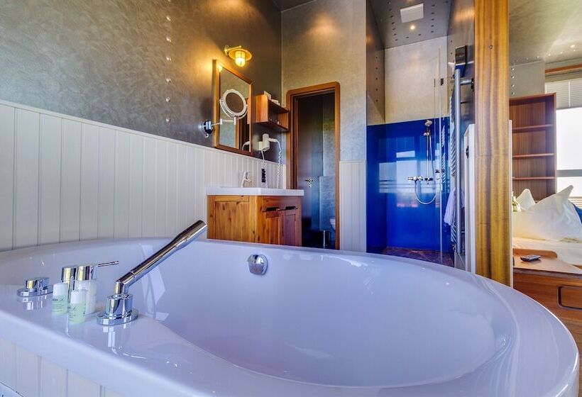 جناح جونيور, Dömitzer Hafen