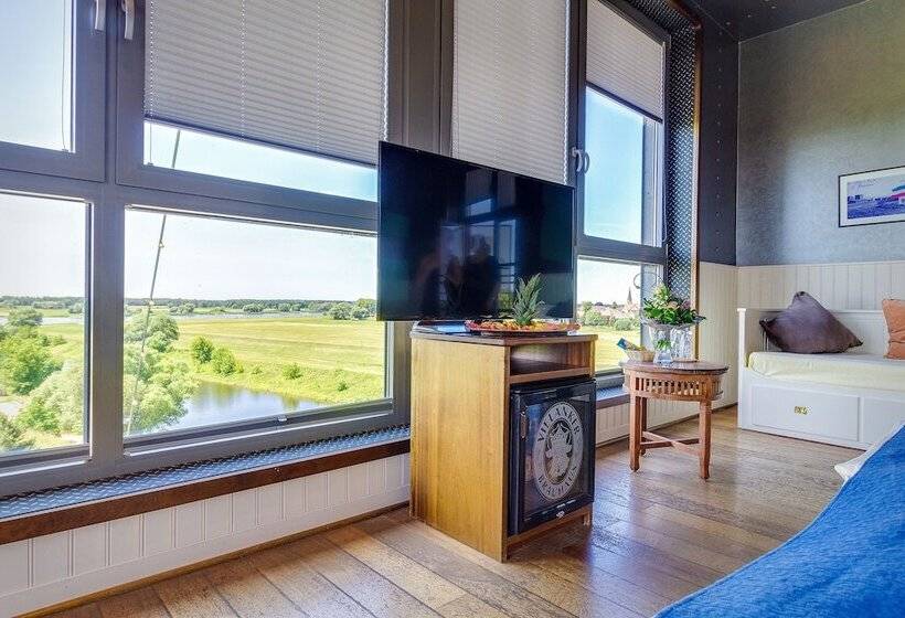 جناح جونيور, Dömitzer Hafen