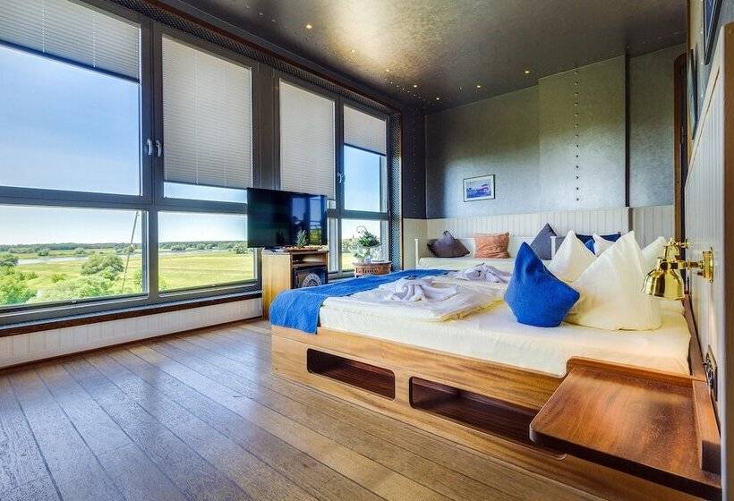 جناح جونيور, Dömitzer Hafen