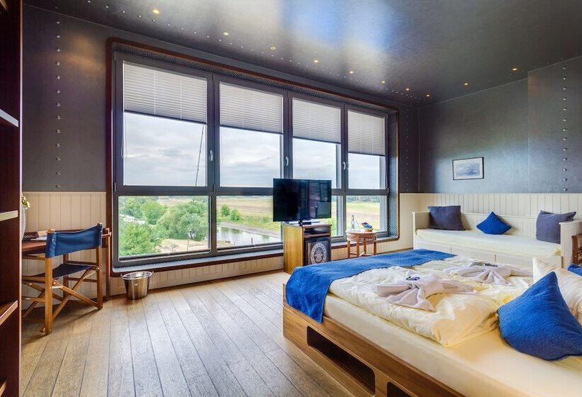 جناح جونيور, Dömitzer Hafen