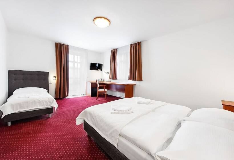 اتاق استاندارد سه نفره, Marieluisa