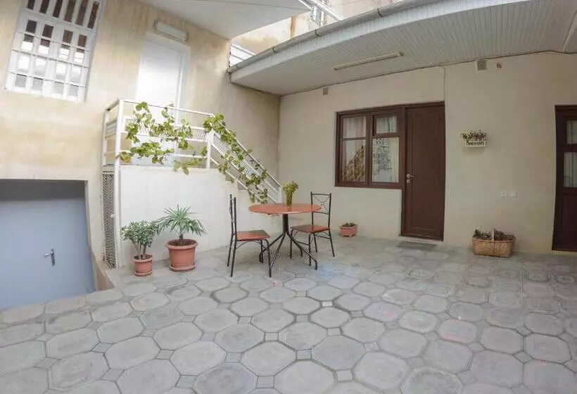 اتاق استاندارد سه نفره, Meidani Guest House