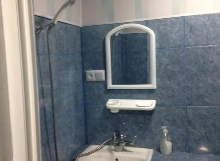 اتاق استاندارد با چشم‌انداز باغ, Meidani Guest House