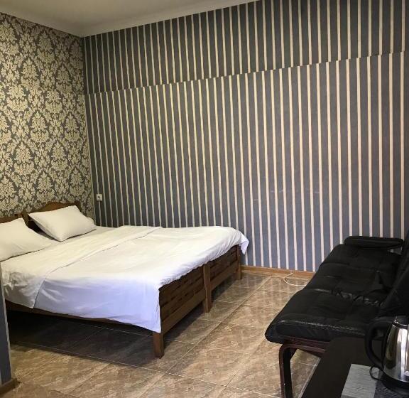 Quarto Estandar, Meidani Guest House