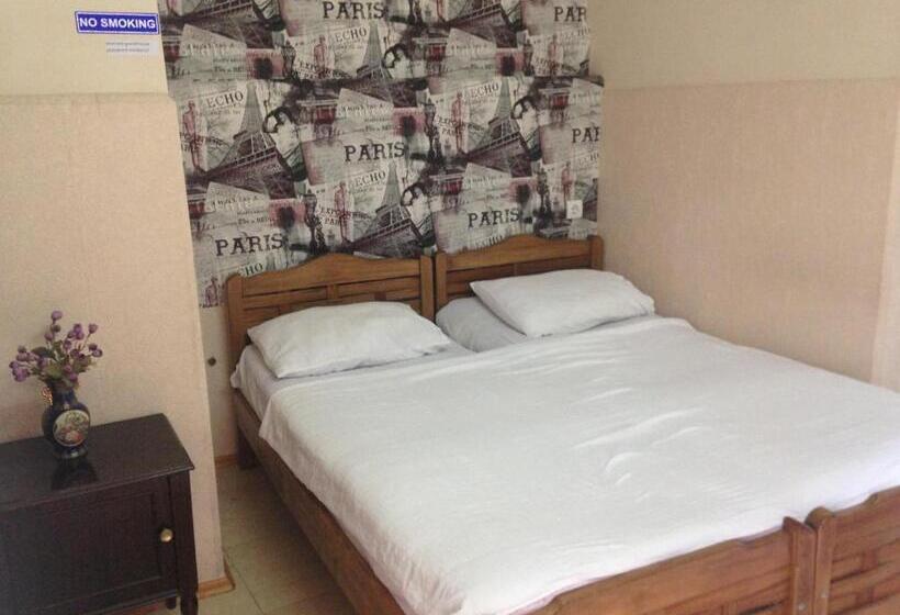 Quarto Estandar, Meidani Guest House
