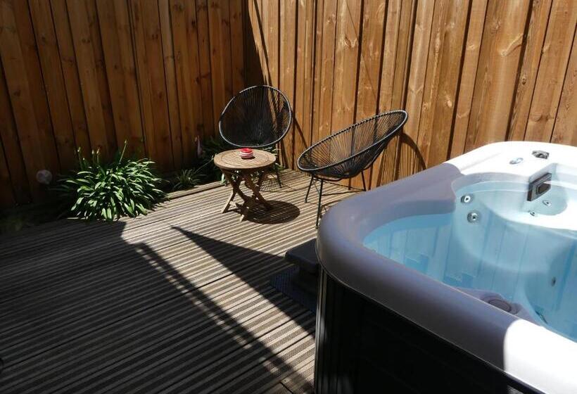 חדר סופריור עם ג'קוזי, Pont Levis  Franck Putelat