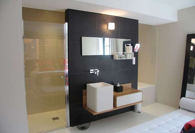 월풀욕조 주니어 스위트, Pont Levis  Franck Putelat