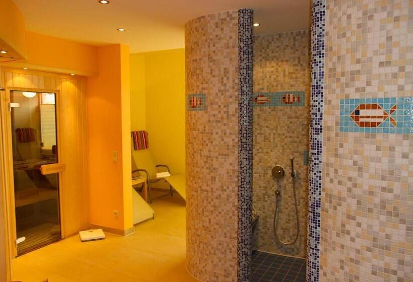 דירת חדר עם נוף לים ומרפסת, & Restaurant Seebrücke