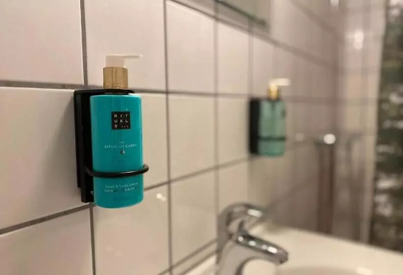 Camera Standard, Skovly