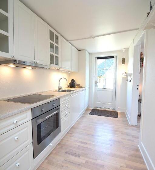 דירת חדר דלוקס, Skovly