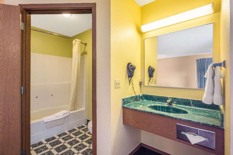 غرفة قياسية سرير كينج, Howard Johnson By Wyndham Spokane