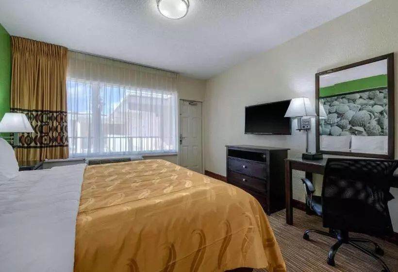キングサイズベッドのスタンダードルーム, Quality Inn Daytona Beach Oceanfront