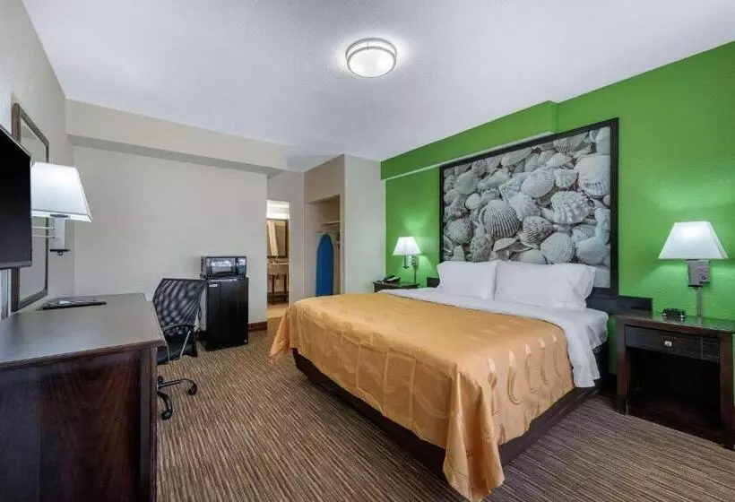 キングサイズベッドのスタンダードルーム, Quality Inn Daytona Beach Oceanfront