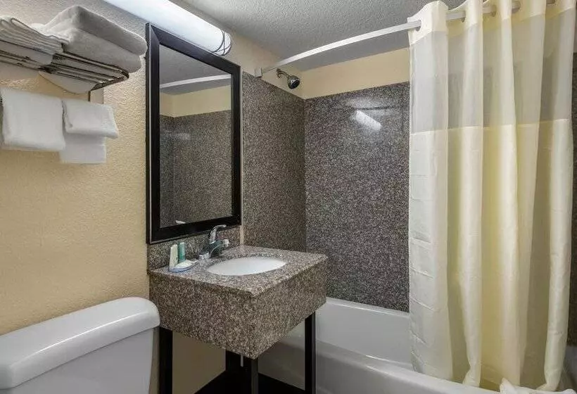 ２ダブルベッドのスタンダードルーム, Quality Inn Daytona Beach Oceanfront
