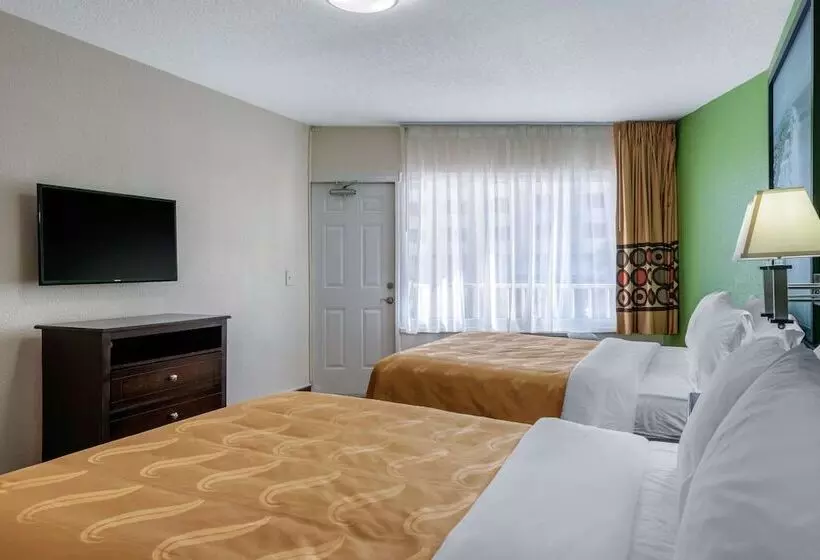 ２ダブルベッドのスタンダードルーム, Quality Inn Daytona Beach Oceanfront