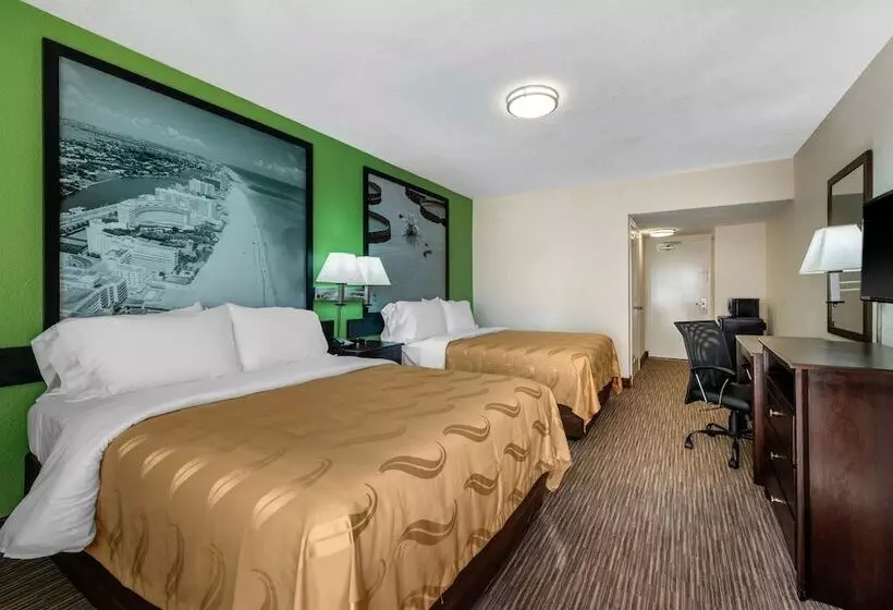 ２ダブルベッドのスタンダードルーム, Quality Inn Daytona Beach Oceanfront