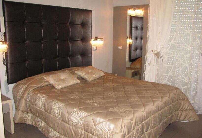 اتاق لوکس سه تخته, Villa Paola