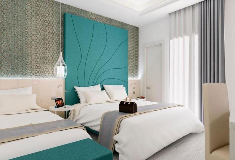 سوییت جونیور, Villa Paola