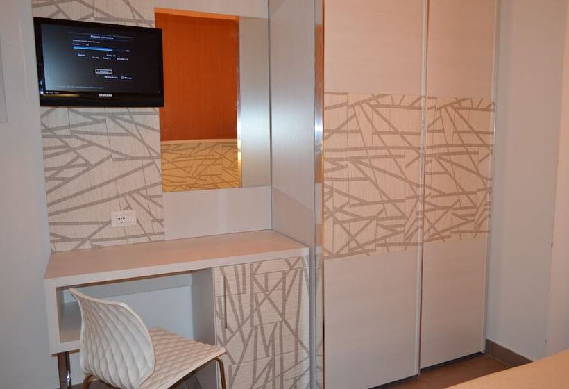 اتاق راحتی سه تخته, Villa Paola