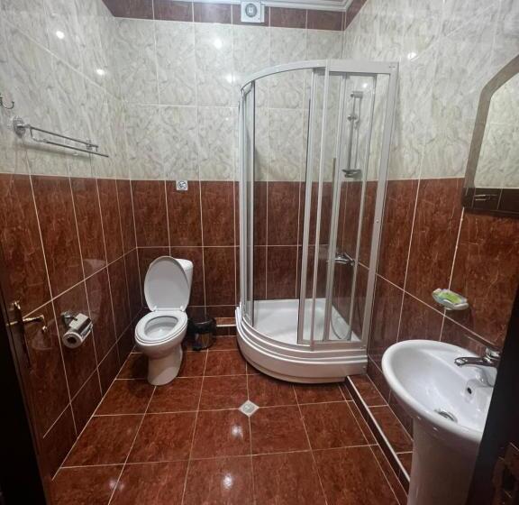 اتاق خانوادگی, Eden Garden Boutique