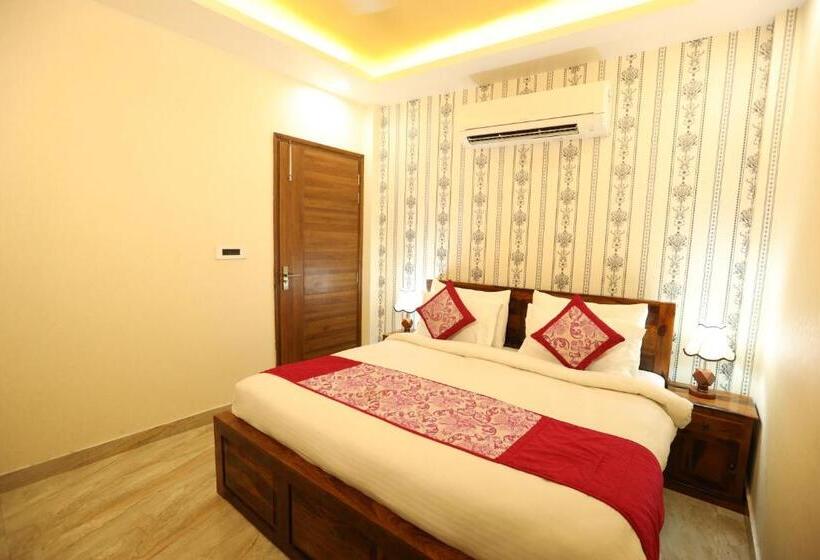 Люкс с гидромассажем, Lavit Couple Friendly Near Faridabad Metro Station