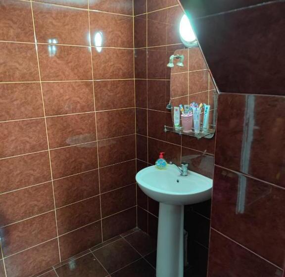 اتاق خانوادگی با چشم‌انداز کوه, Guest House Marta