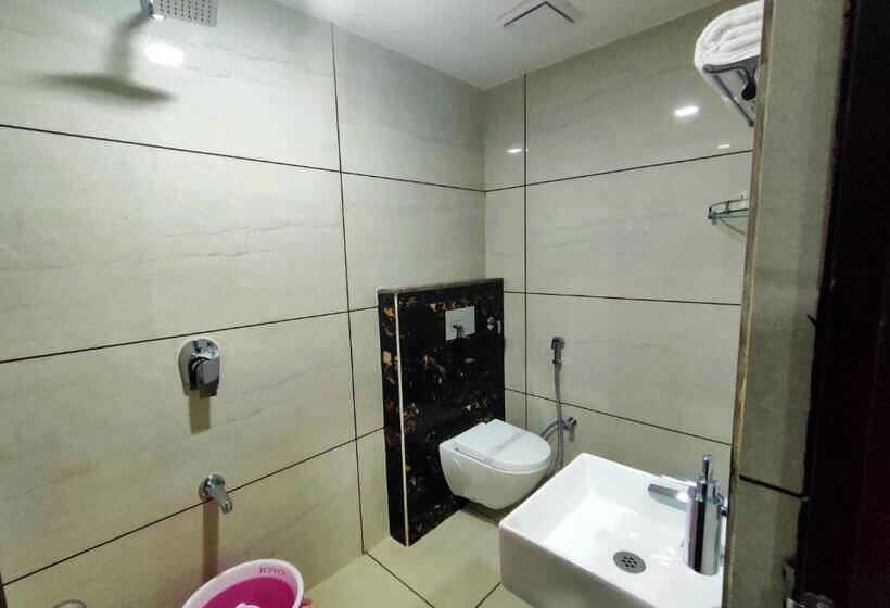 Deluxe Rum, Jai Harsh