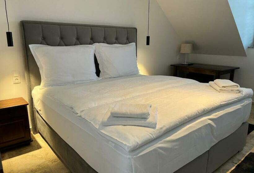 Номер Стандарт, Separé V Zahradě