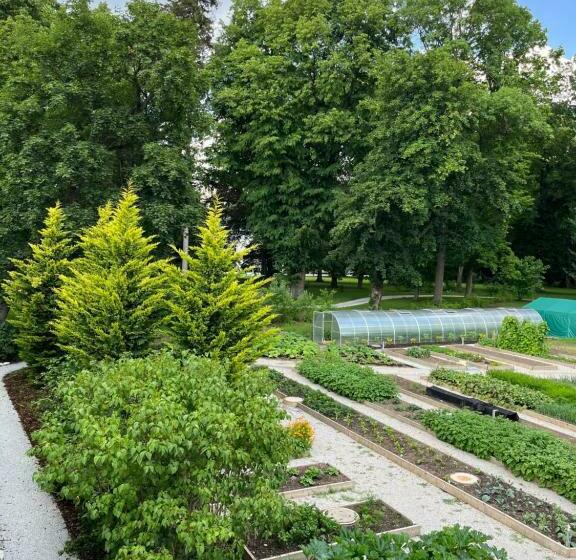 Номер Стандарт, Separé V Zahradě