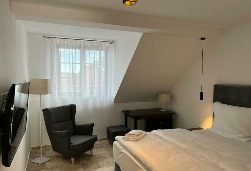 Номер Стандарт, Separé V Zahradě