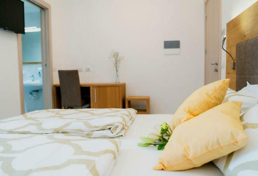 חדר סופריור, Dal Pez