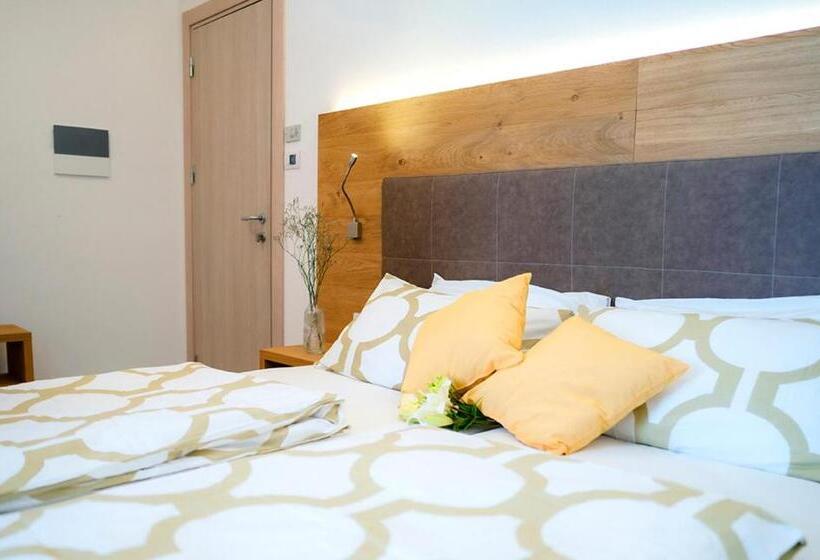 חדר דלוקס, Dal Pez