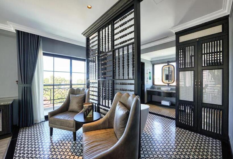 سوئیت با تخت بزرگ, Hôtel D’melin