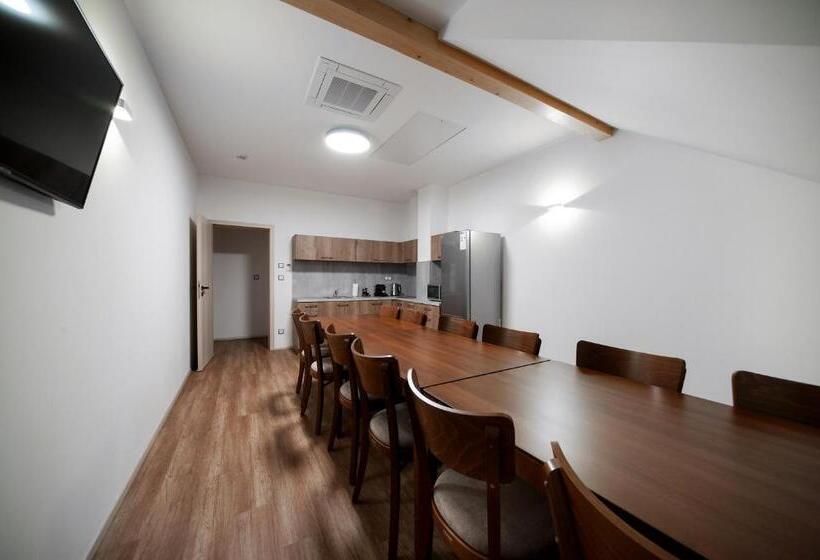 스탠다드 룸, Vinařský Dům, Vinařství Popela Perná